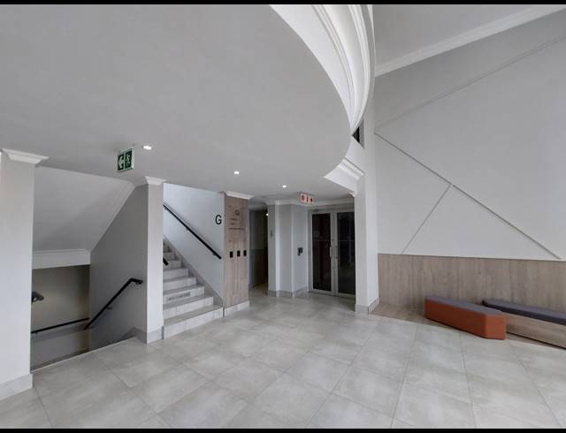 416M² OFFICE TO LET IN LYME PARK